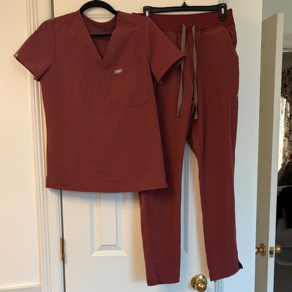 Figs Women's Scrub Set in Rust